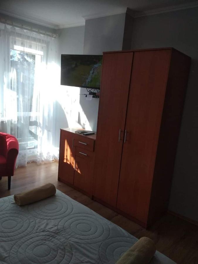 Pokoje Goscinne U Gochy Ustrzyki Dolne Exterior foto